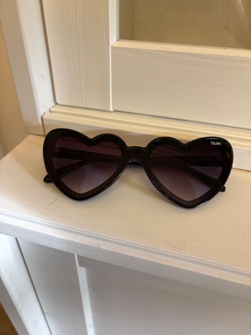 Quay Australia Black Love Struck Heart-Shaped Sunglasses with Clear Case - Picture 3 of 6